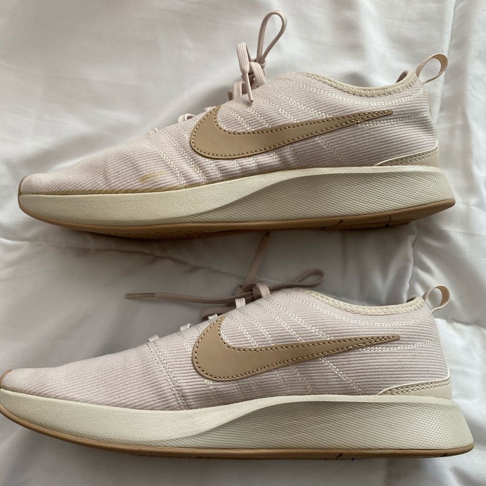 Nike dualtone racer in desert sand color. Size 9.5